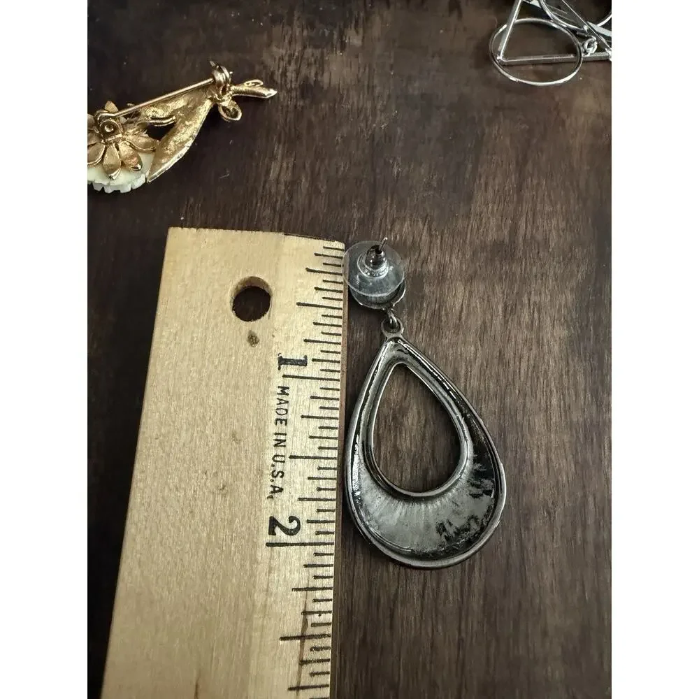 Silver Tone Metal Teardrop Pierced Earrings Vintage